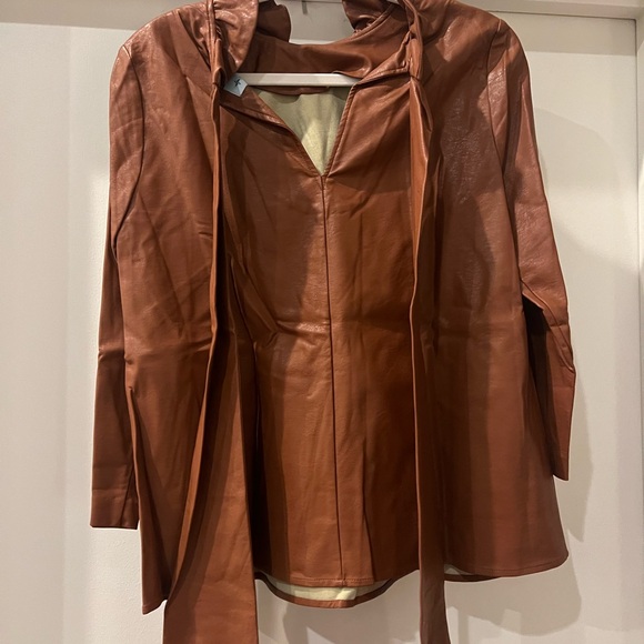 Tuckernuck Cognac Faux Leather Faye Bow Blouse Size Medium - Picture 4 of 5